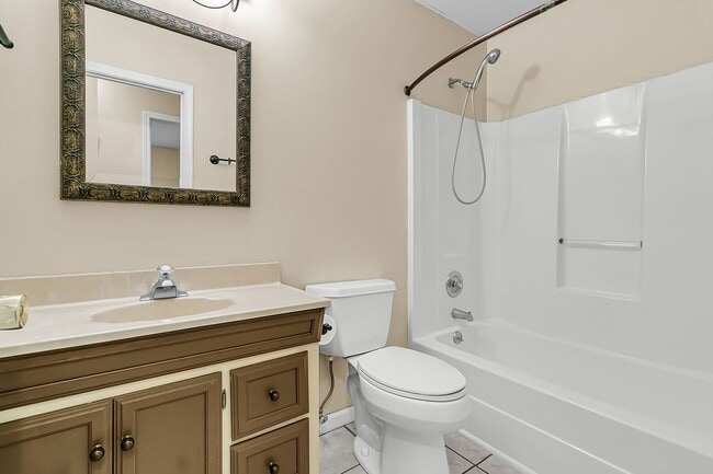 Building Photo - Completely Refreshed 3 Bedroom 2 Bathroom ...