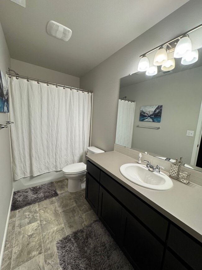 Building Photo - Beautiful 4 Bedroom Home in SE Bend!