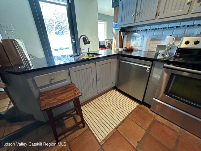 Building Photo - 180 Yerry Hill Rd