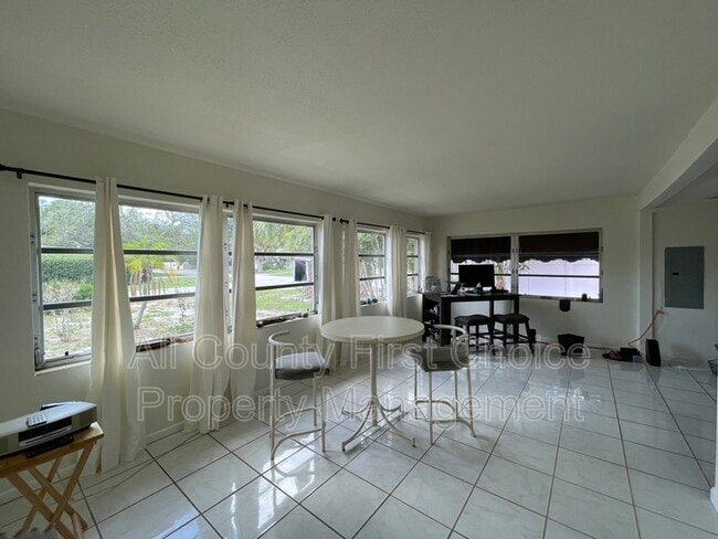 Building Photo - 2797 Renatta Dr