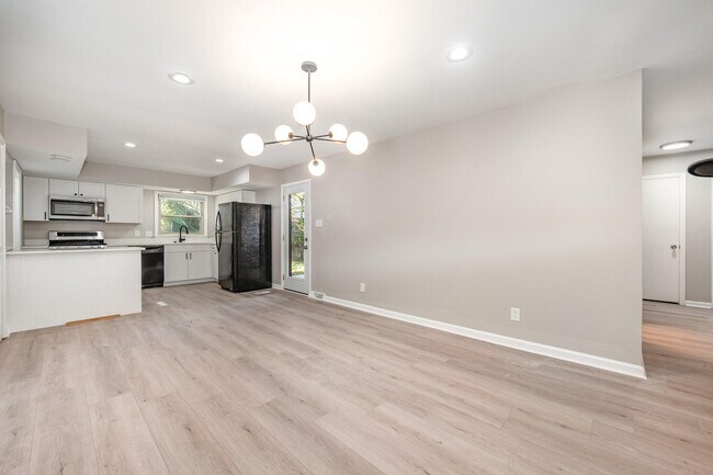 Building Photo - 2286 Alexandria Dr