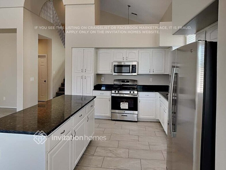 Building Photo - 8787 W Augusta Ave