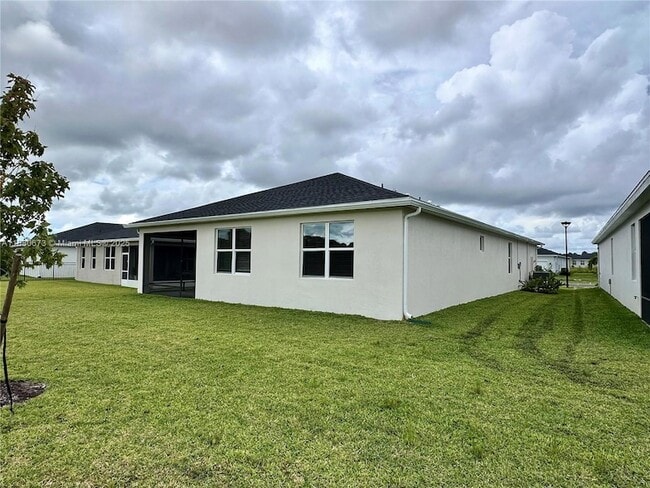 Building Photo - 9035 Dahlia Cir