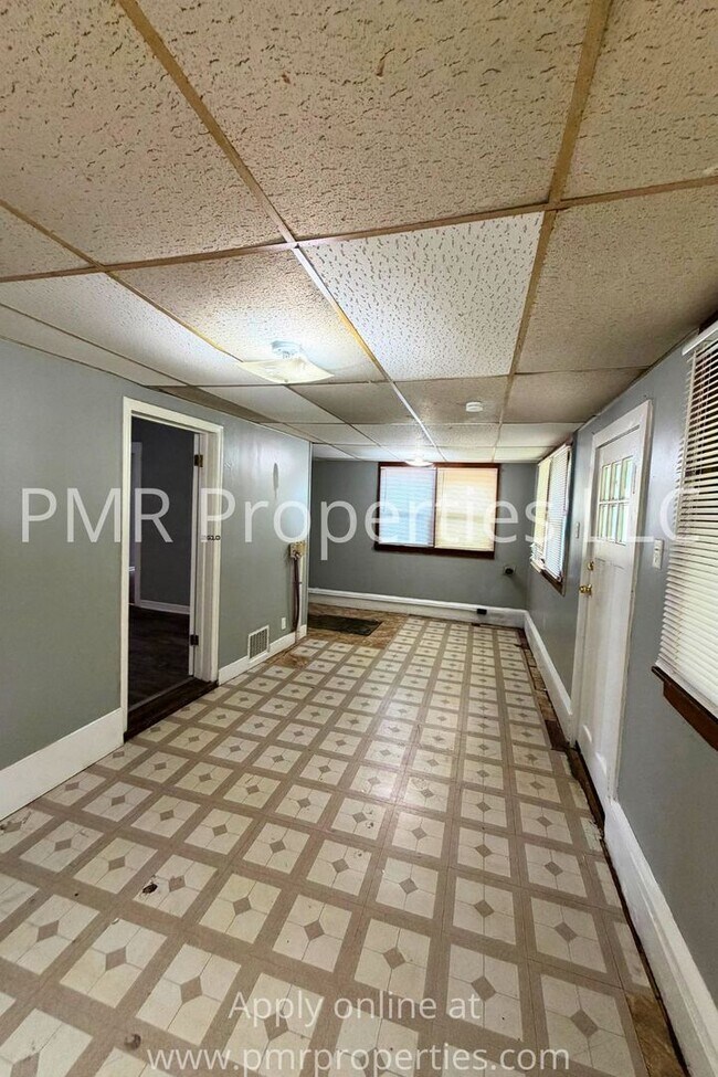 Building Photo - 2 Bedroom/ 1 Bathroom House