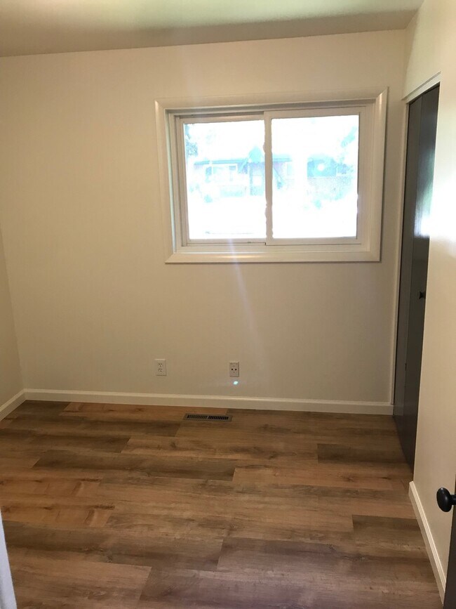 Building Photo - 4 Bed 2 Bath Home in South Boulder!