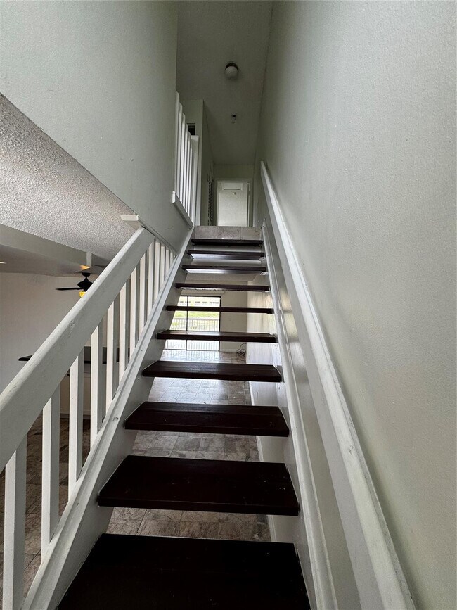 Building Photo - 5200 NW 31st Ave