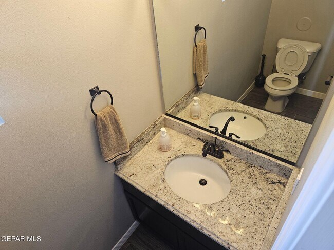 Building Photo - 13470 Selby St