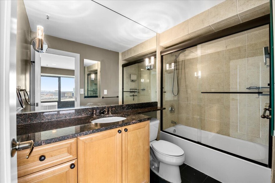 Building Photo - 300 Riverfront Dr