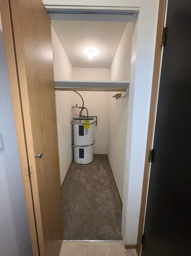 Building Photo - 447 - Townhome in Spectacular Location, 1 Car Attached Garage