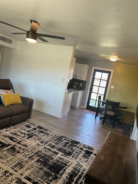 Living Room and Breakfast Nook - 3804 Titanic Ave