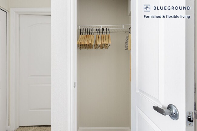 Building Photo - 295 E Evelyn Ave