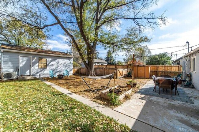 Building Photo - Nicely Remodeled 2 bedroom Bungalow.