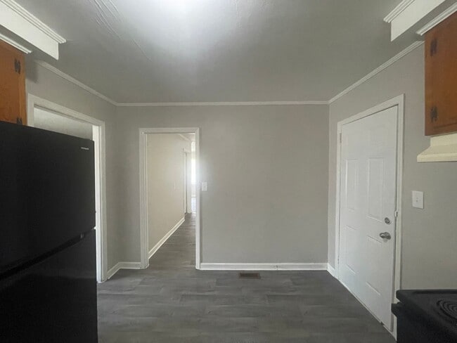 Building Photo - 3129 Stratford Dr