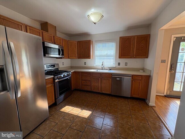 Building Photo - 4005 Blakney Ln SE