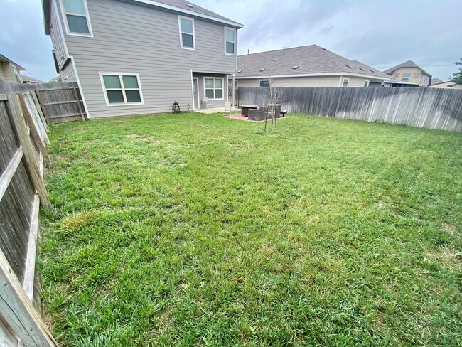 Building Photo - Welcome to This 5BR/ 2.5 BA w/ GameRoom Move-in Ready Home ~ Conveniently Located to RAFB/Ft Sam!