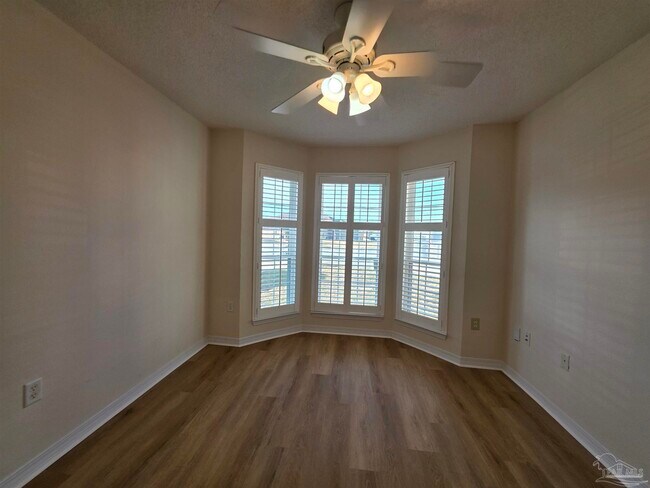 Building Photo - 6204 Pomeral Summit St