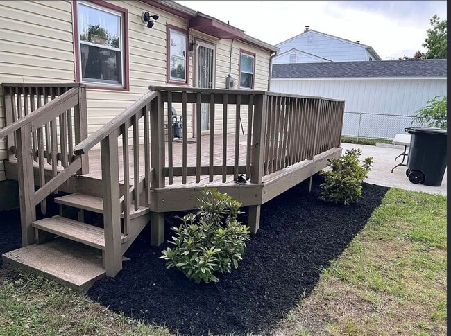 Building Photo - 722 W Park Ave