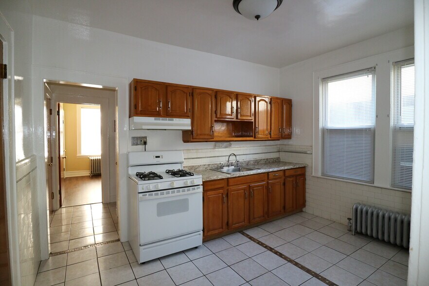 Building Photo - 138 Vermont Ave