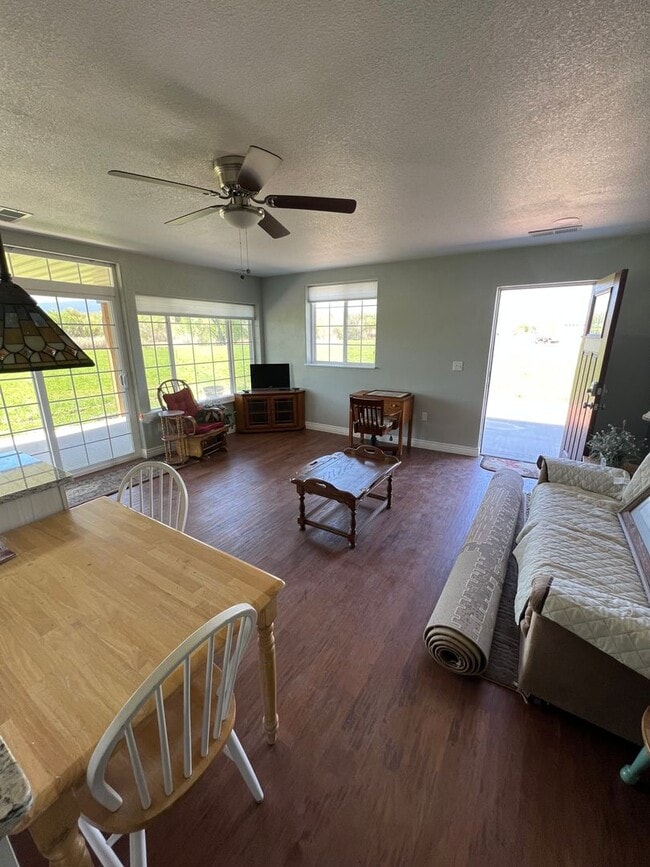 Building Photo - Fully Furnished Short Term Rental