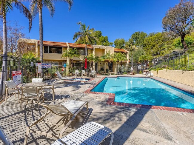 Building Photo - Spacious 4BR with Bonus Room in Cabrini Villas!