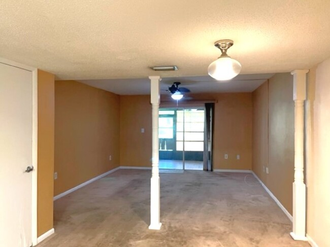 Building Photo - ROYAL OAK TOWNHOUSE CONDO