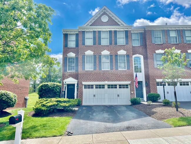 Building Photo - Modern Elegance: Newly Remodeled Home with 2-Car Garage in Wexford, PA