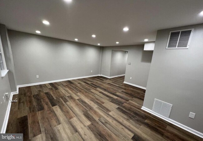 Building Photo - 5748 Yellowrose Ct