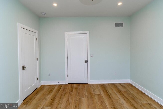 Building Photo - 17 Wilson St