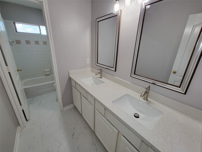 Building Photo - 9410 Barretts Glen Ct