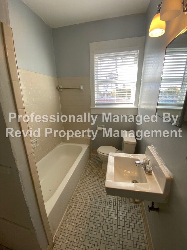 Building Photo - The Gables at Auburndale!