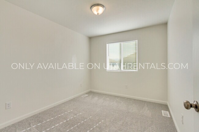 Building Photo - 238 N Colonnade Rd