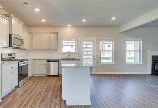 Building Photo - 212 Eleanora Way
