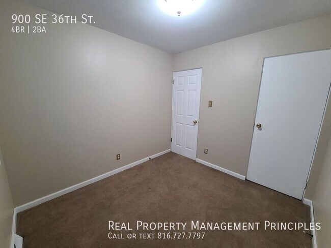 Building Photo - 900 SE 36th St