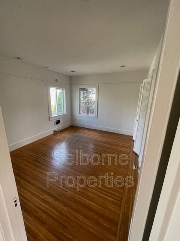 Building Photo - 1424 E 20th St