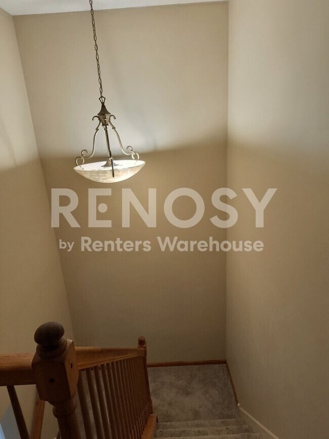 Building Photo - 4BD/3.5BA Townhome in Apple Valley Available Now!