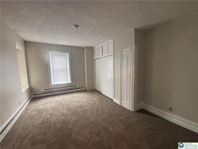 Building Photo - 332 Main St