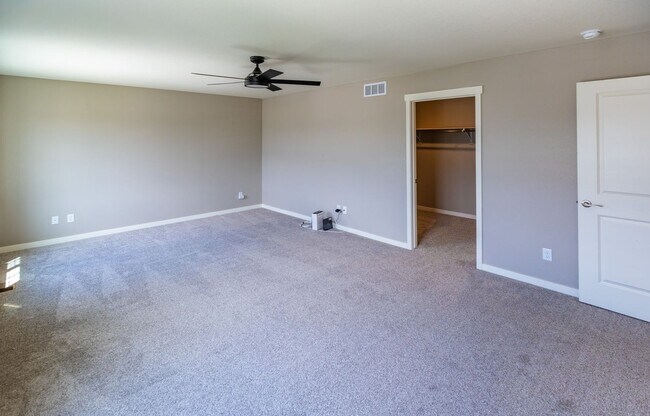 Building Photo - Stunning 4BR House in Berthoud
