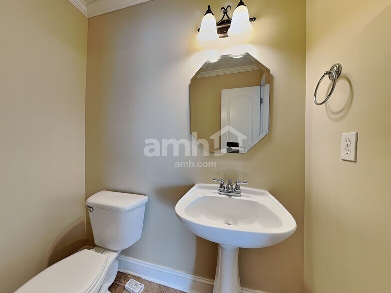 Building Photo - 10916 Parkgate Ln