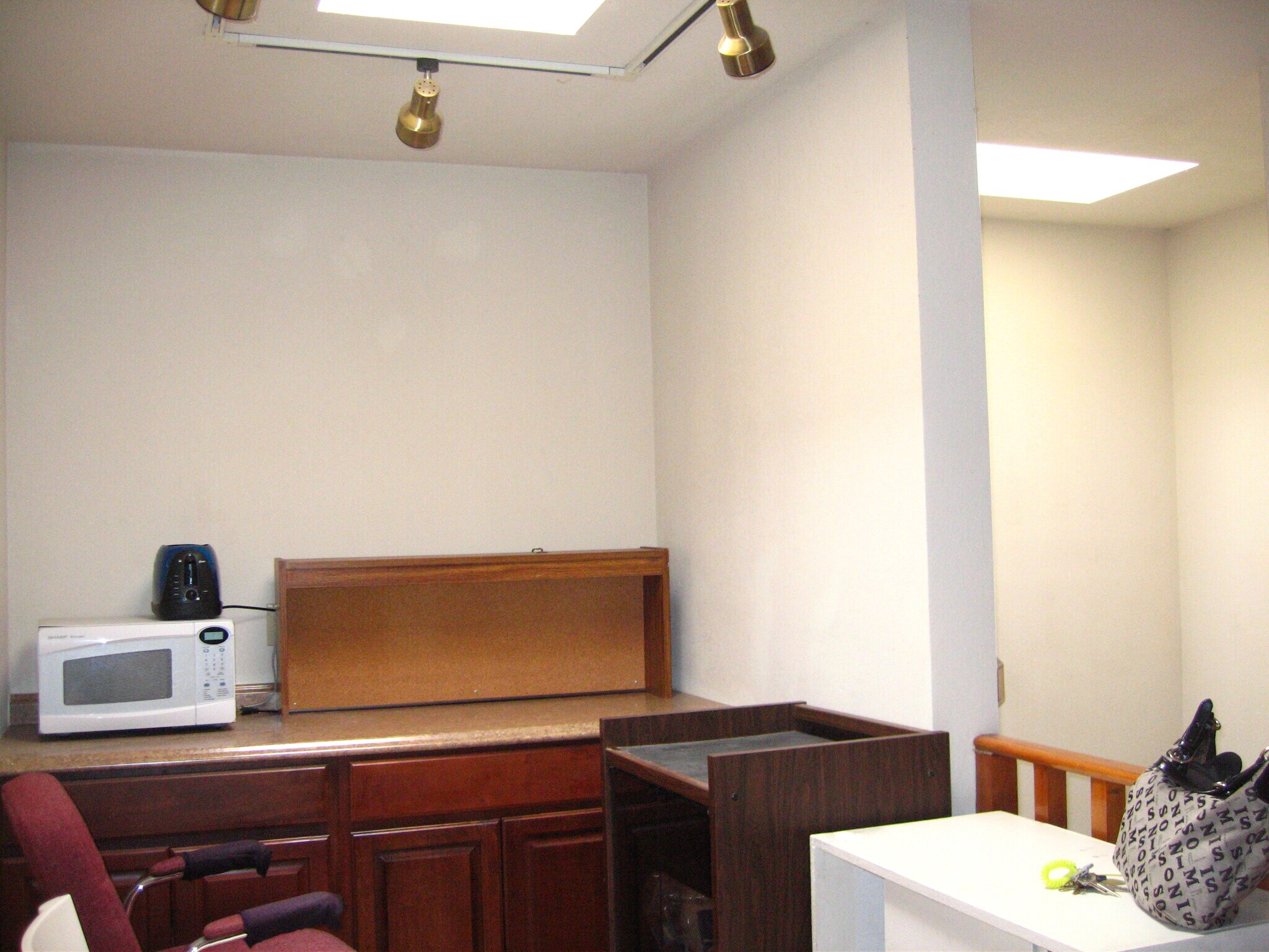 Building Photo - 409 Dellbrook Ave