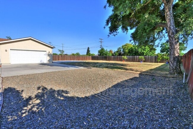 Building Photo - 2500 51st Ave