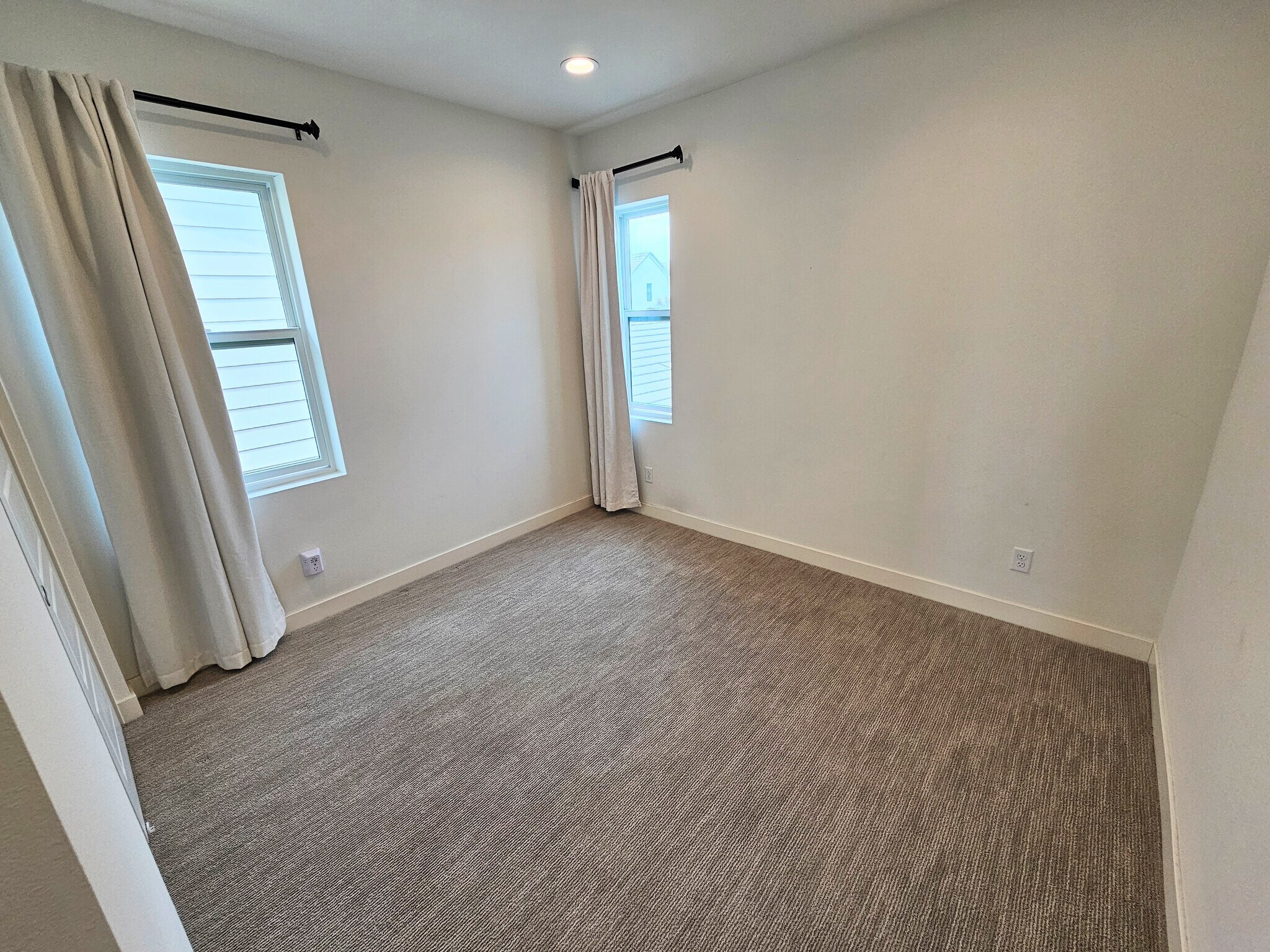 Building Photo - 10537 San Bruno St