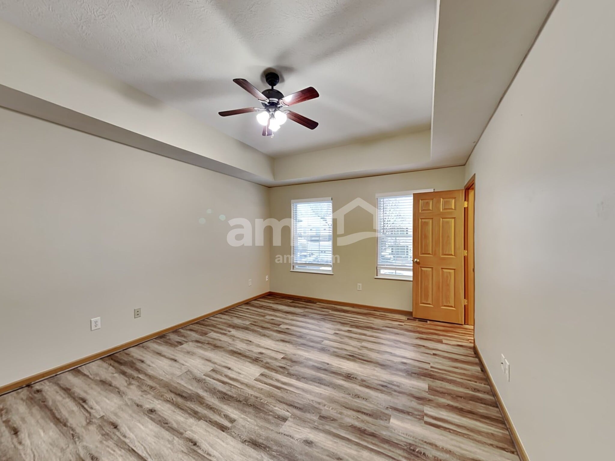 Building Photo - 353 W Hunters Dr