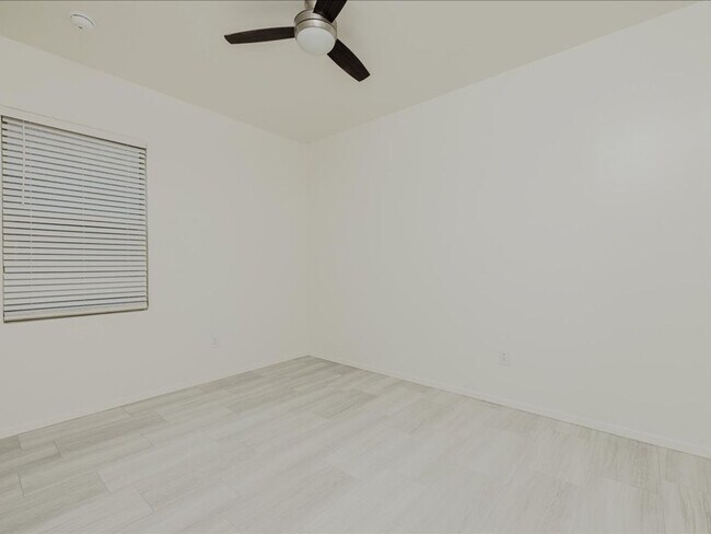 Building Photo - 3 Bedroom 2 Bathroom With Den      SOLAR PANELS! BRAND NEW FULL INTERIOR PAINT!! BRAND NEW EPOXY ...