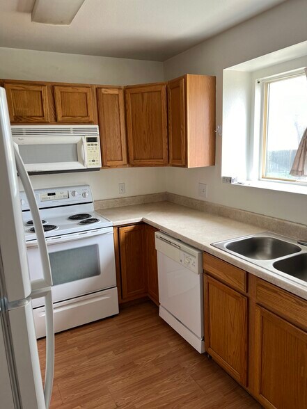 Building Photo - 4797 Live Oak Dr