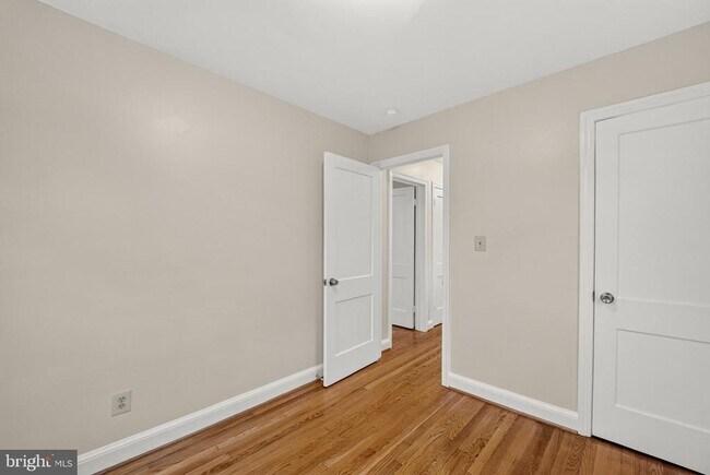 Building Photo - 406 Gilmoure Dr