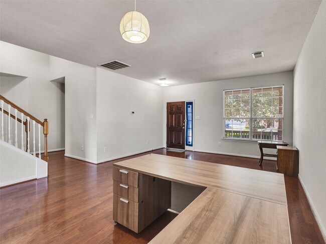 Building Photo - 29650 Legends Green Dr