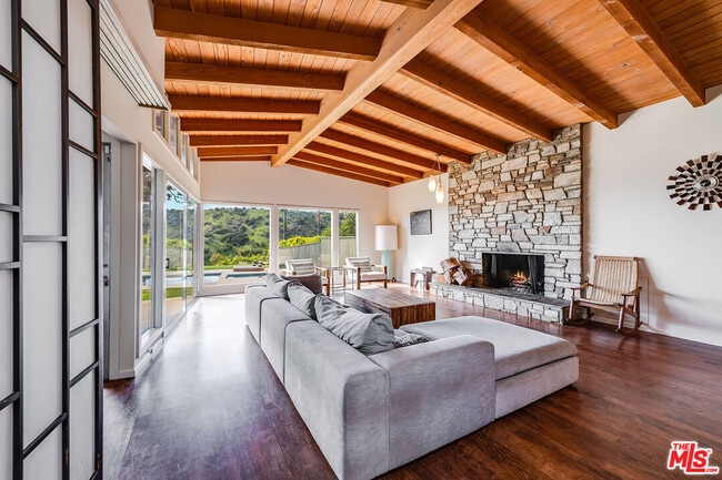 Building Photo - 2431 Carman Crest Dr