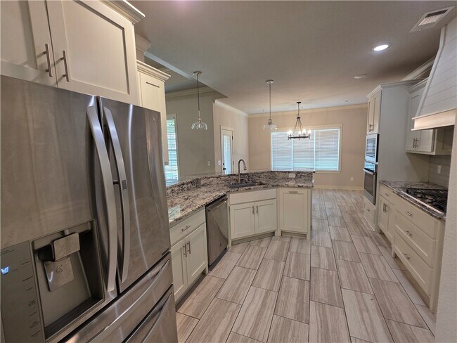 Building Photo - 2905 SW Satinwood Cove