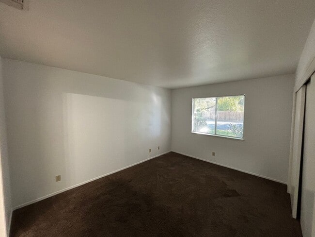 Building Photo - Rosemont Condo