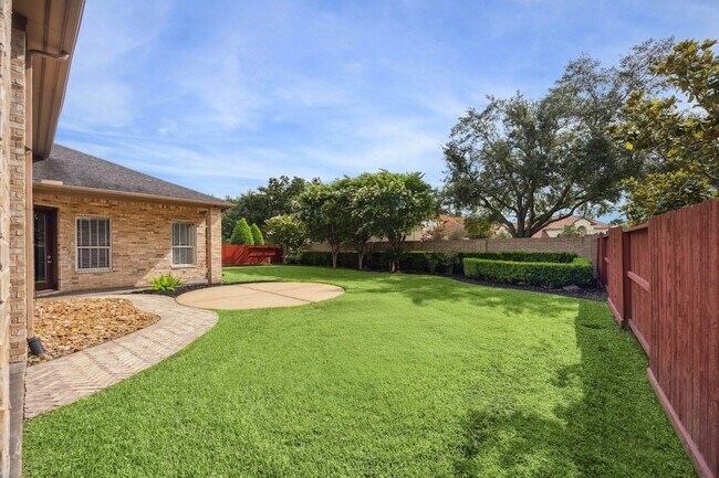 Building Photo - 5826 Santa Fe Springs Dr